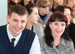 Шаповал П.В. (аспірант, староста наукового гуртка)  та Макушок О.В. (к.е.н., доцент, керівник наукового гуртка)